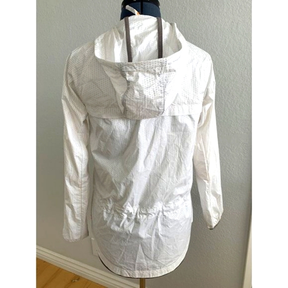 White Lightweight Water Resistant Hooded Packable Jacket XS Cinchable Windbreak - Picture 3 of 14